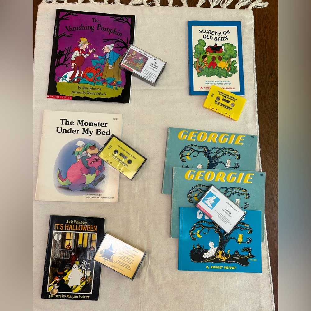 Halloween Children's Book & Tapes Collection, 5 titles w/read-along tapes. 7 bks
